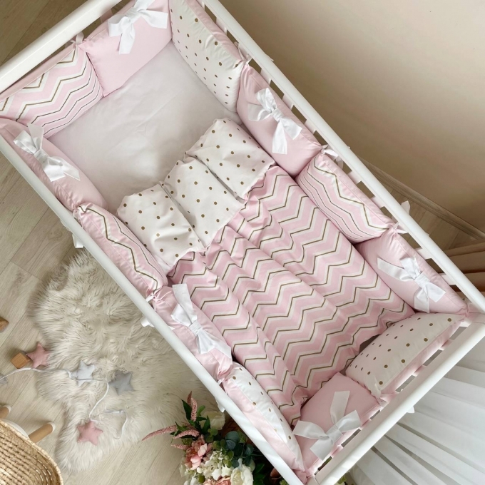 Set lenjerie patut bebe 7 piese Dots roz (2)